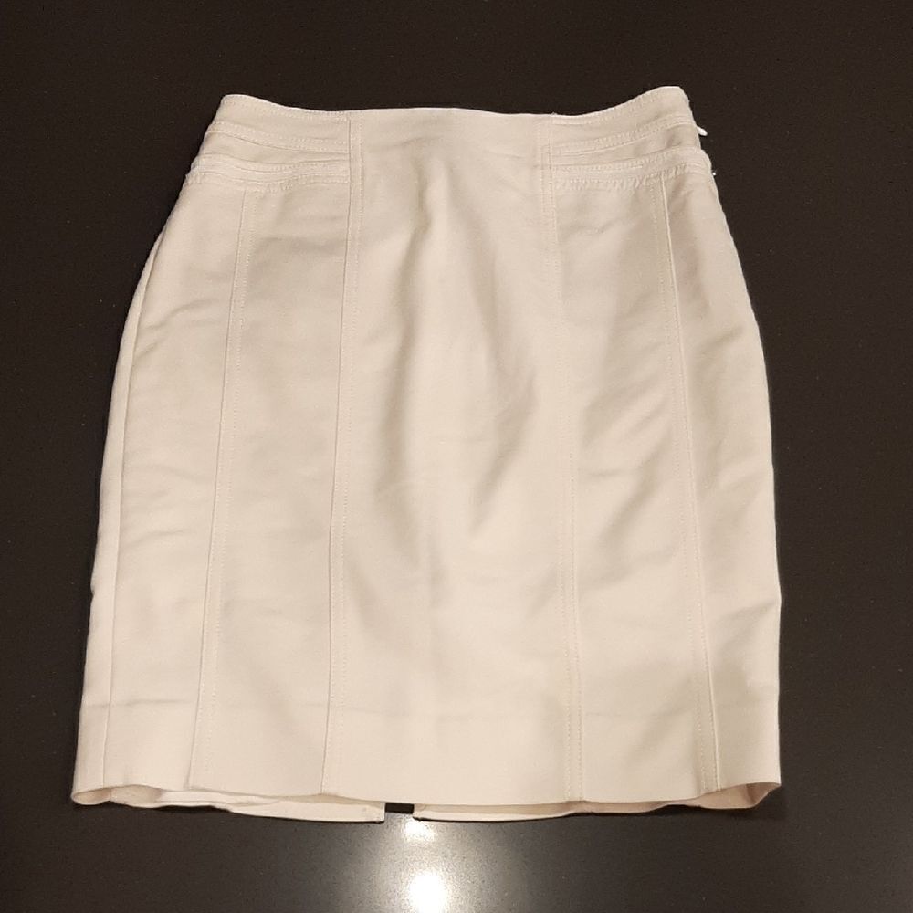 White House Black Market Ivory Perfect Form Skirt